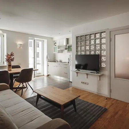 Harmony - Residences Of Pulkveza Brieza Street Next To Silent Center ريغا